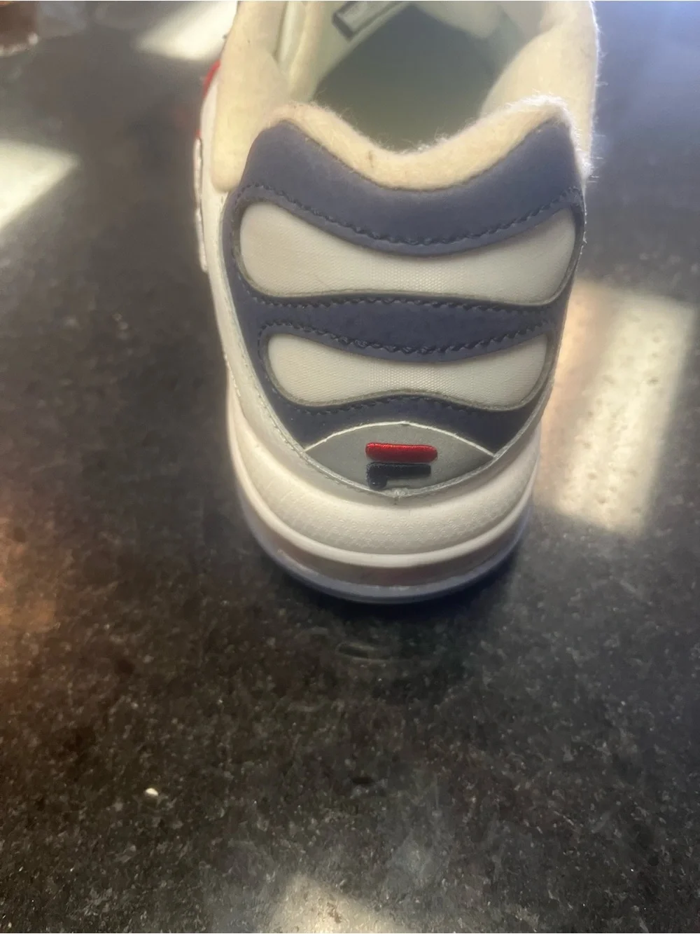 Left side shoe Fila sz 11 Men's Casual Lace-Up Sneakers - White, Navy & Red